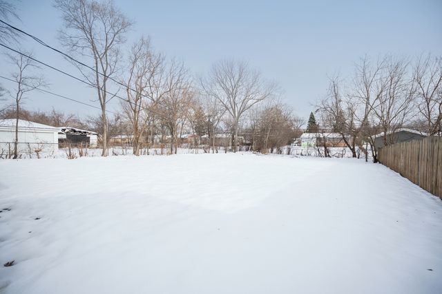 16551 Plymouth Drive, Markham, IL 60428