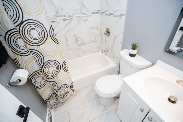 16551 Plymouth Drive, Markham, IL 60428