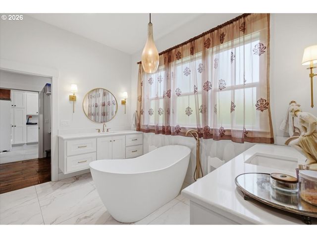 16056 Stormy, Silverton, OR 97381