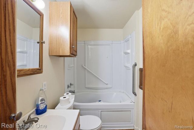 4172 Academy Street, Dearborn Heights, MI 48125