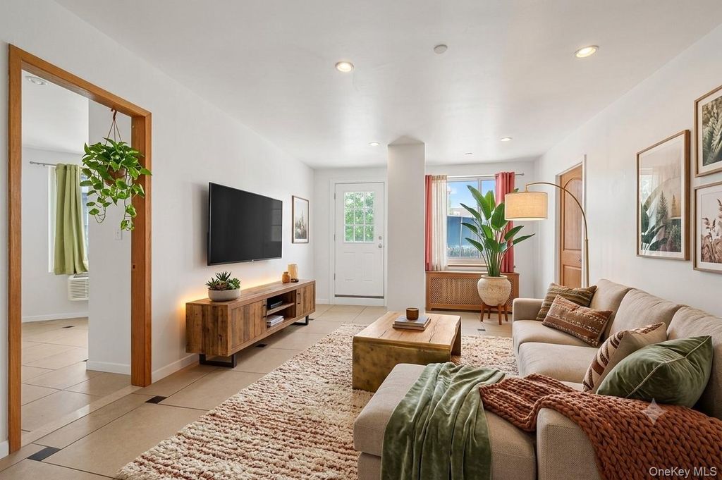 10607 Northern Boulevard 2B, Corona, NY 11368 — photo 3