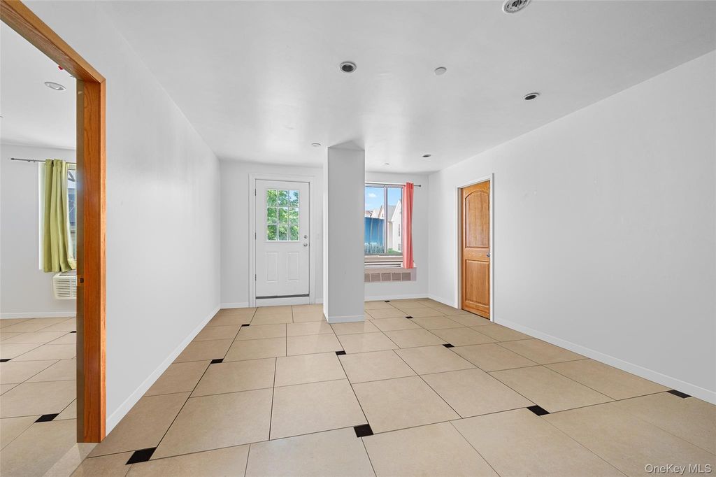 10607 Northern Boulevard 2B, Corona, NY 11368 — photo 4