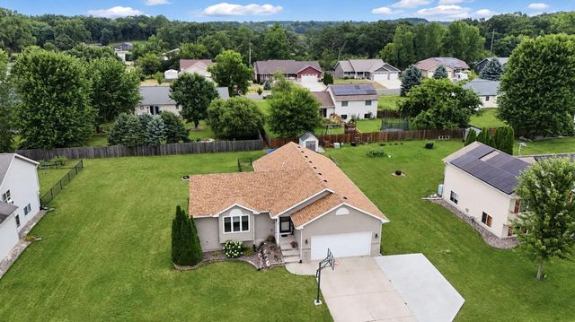 612 Birdie Lane, Poynette, WI 53955