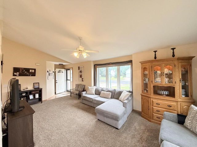 612 Birdie Lane, Poynette, WI 53955