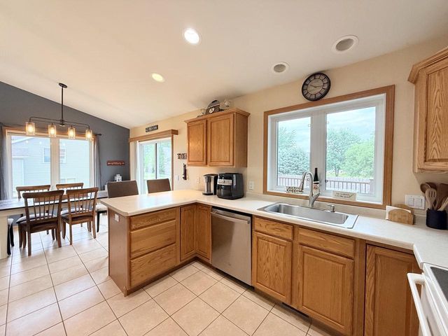 612 Birdie Lane, Poynette, WI 53955