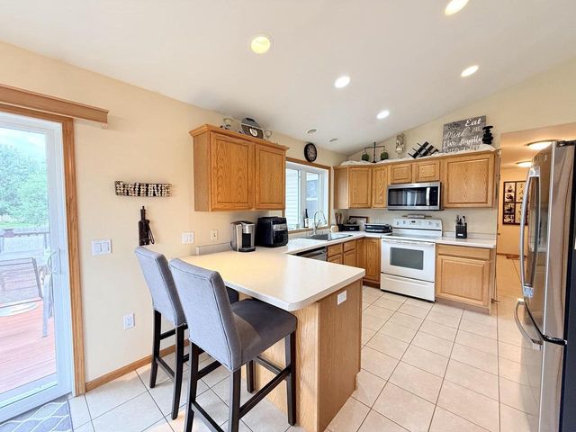 612 Birdie Lane, Poynette, WI 53955