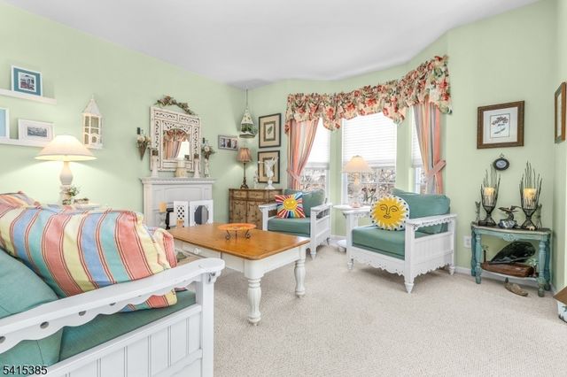 20 Chesterfield Ct, Raritan Twp., NJ 08822