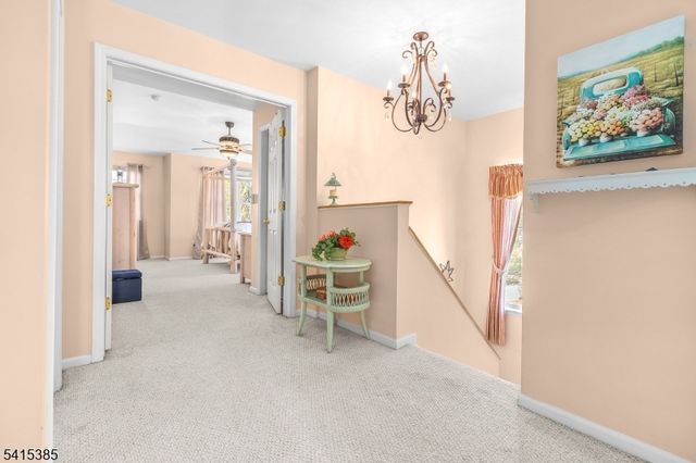 20 Chesterfield Ct, Raritan Twp., NJ 08822