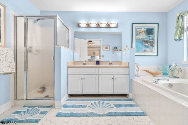 20 Chesterfield Ct, Raritan Twp., NJ 08822