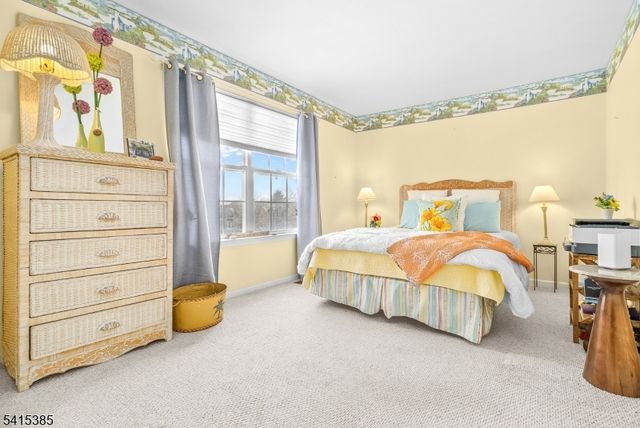 20 Chesterfield Ct, Raritan Twp., NJ 08822