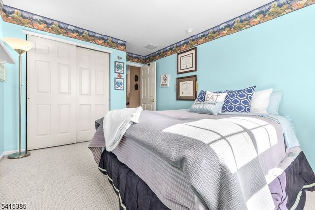 20 Chesterfield Ct, Raritan Twp., NJ 08822