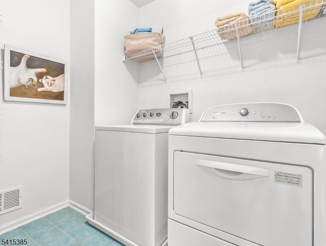 20 Chesterfield Ct, Raritan Twp., NJ 08822