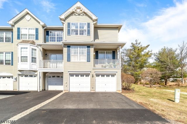 20 Chesterfield Ct, Raritan Twp., NJ 08822