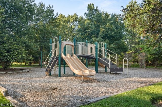 20 Chesterfield Ct, Raritan Twp., NJ 08822