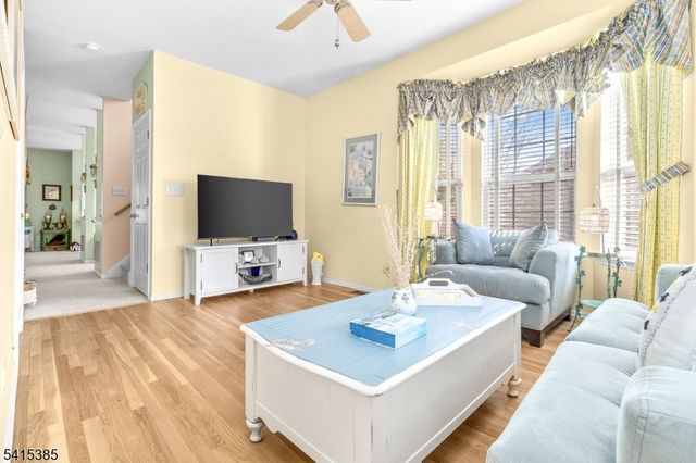 20 Chesterfield Ct, Raritan Twp., NJ 08822