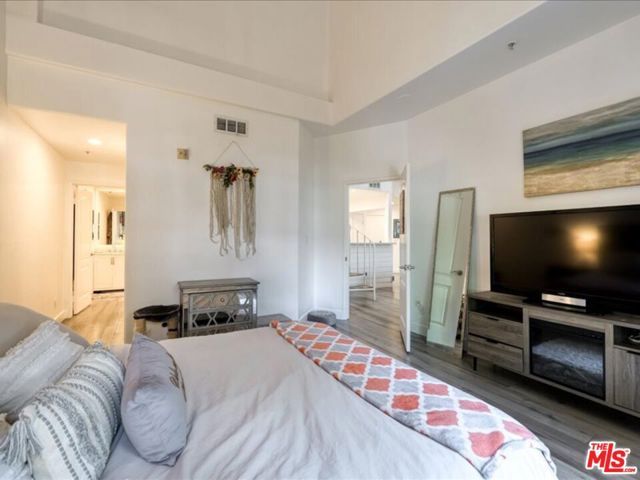 4477 Woodman Avenue 304, Sherman Oaks, CA 91423