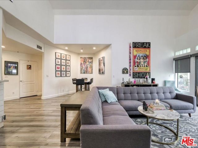 4477 Woodman Avenue 304, Sherman Oaks, CA 91423