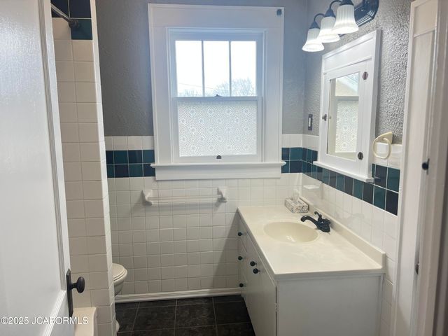 1705 W MCCARTY STREET, Jefferson City, MO 65109