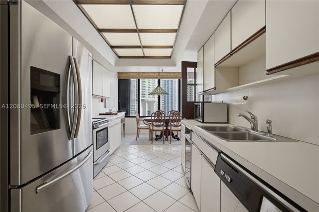 520 Brickell Key Dr A1616, Miami, FL 33131