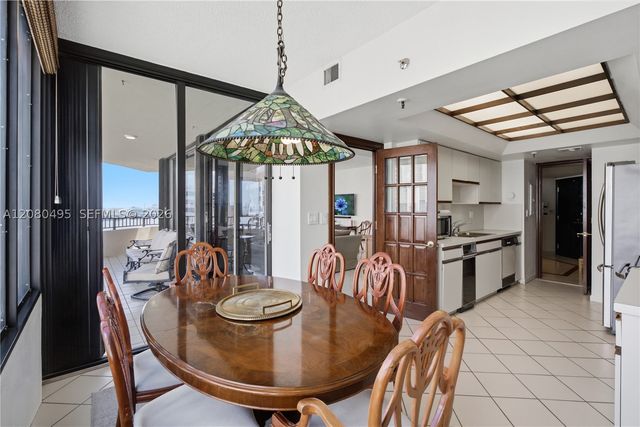 520 Brickell Key Dr A1616, Miami, FL 33131