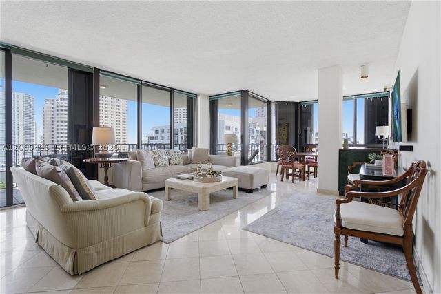 520 Brickell Key Dr A1616, Miami, FL 33131