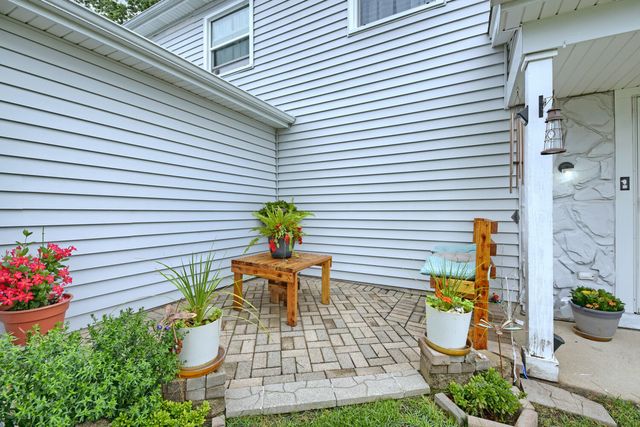 1301 N Glen Circle D, Aurora, IL 60506
