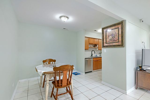 1301 N Glen Circle D, Aurora, IL 60506