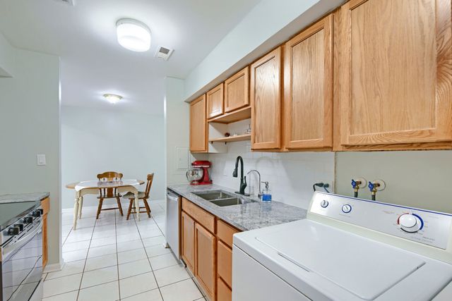 1301 N Glen Circle D, Aurora, IL 60506
