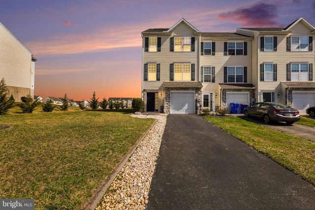 335 CAPE CLIMB DR, York, PA 17408
