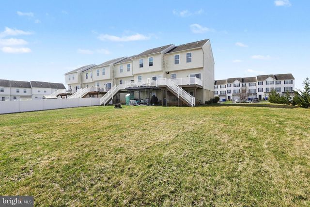 335 CAPE CLIMB DR, York, PA 17408