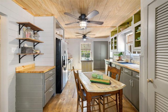 1701 W 7th ST, Taylor, TX 76574