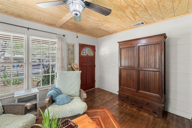 1701 W 7th ST, Taylor, TX 76574