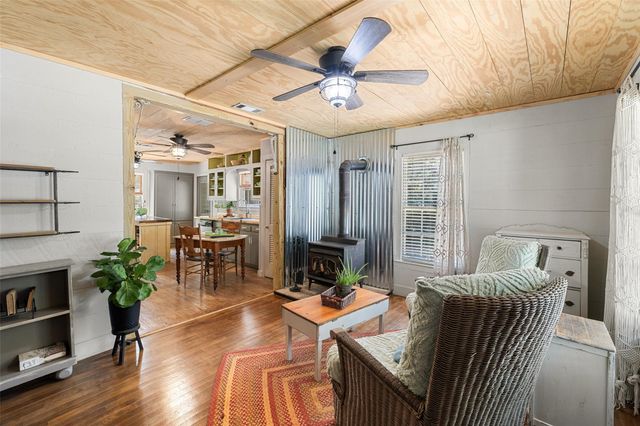 1701 W 7th ST, Taylor, TX 76574