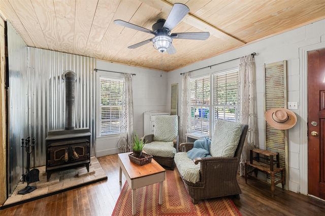 1701 W 7th ST, Taylor, TX 76574