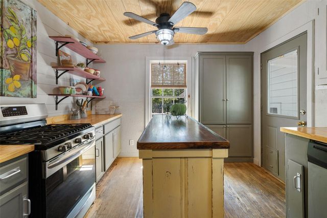 1701 W 7th ST, Taylor, TX 76574