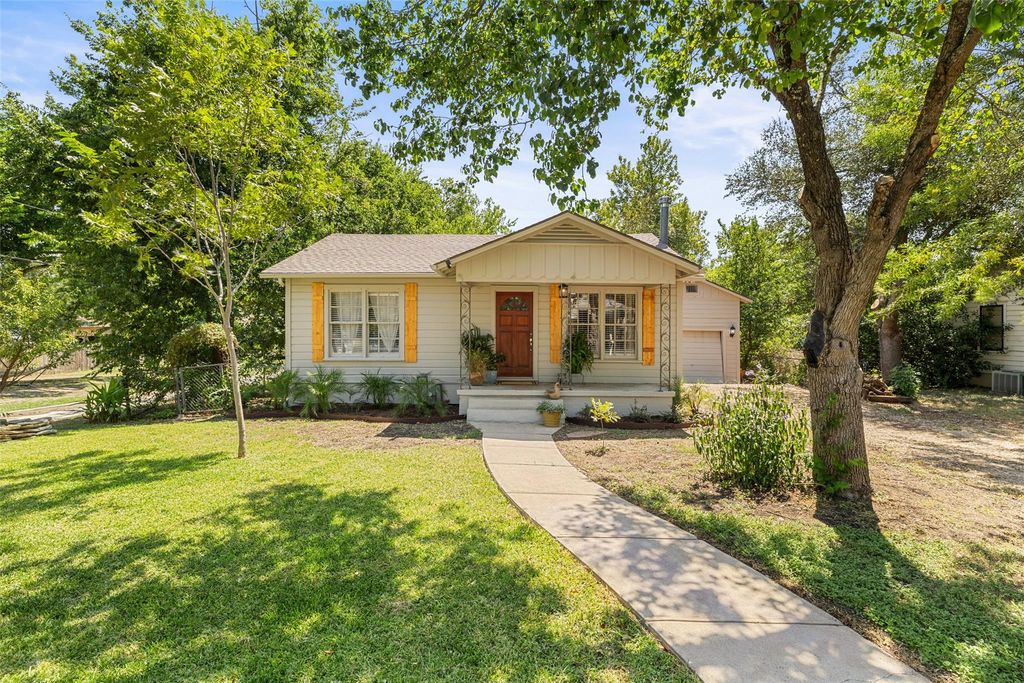 1701 W 7th ST, Taylor, TX 76574