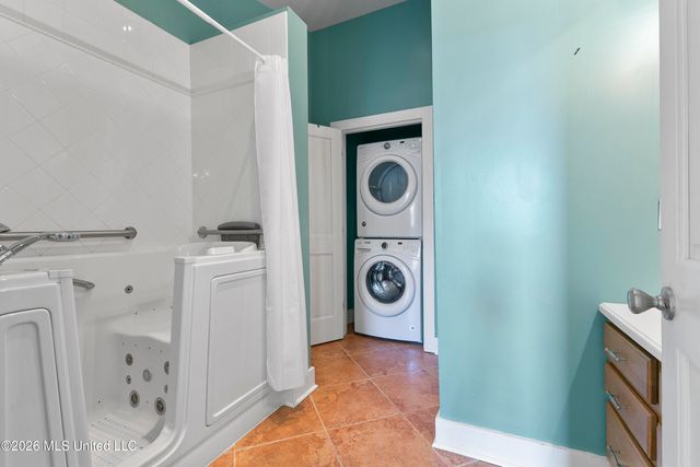 227 N Beach Boulevard, Waveland, MS 39576