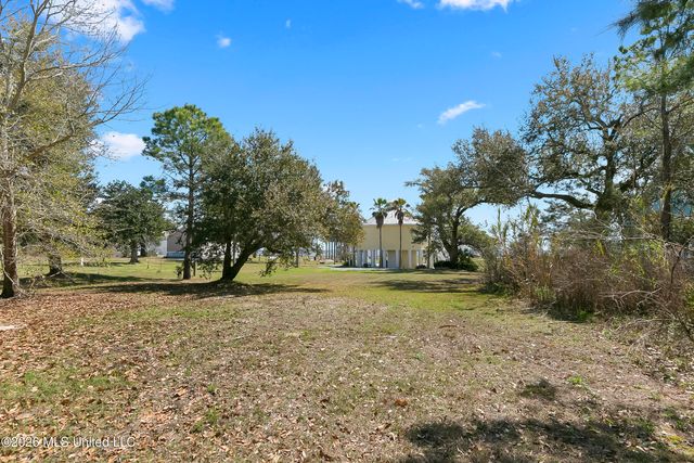 227 N Beach Boulevard, Waveland, MS 39576