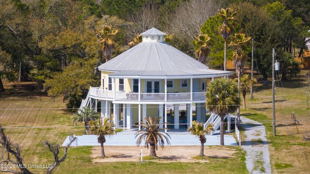 227 N Beach Boulevard, Waveland, MS 39576