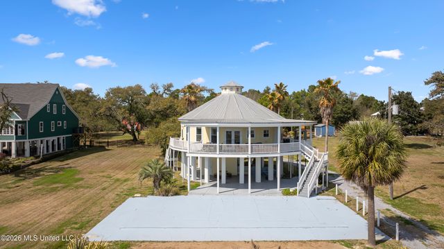 227 N Beach Boulevard, Waveland, MS 39576