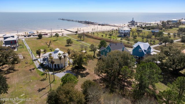227 N Beach Boulevard, Waveland, MS 39576