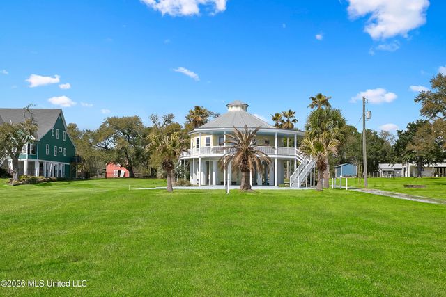227 N Beach Boulevard, Waveland, MS 39576