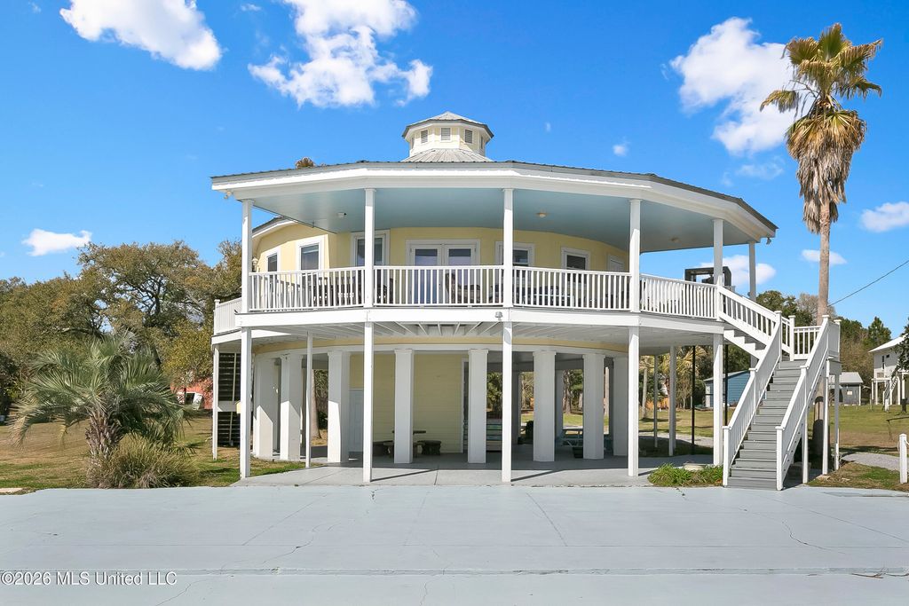 227 N Beach Boulevard, Waveland, MS 39576