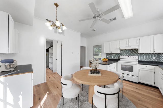 1300 Chapel Downs Road, Waco, TX 76712
