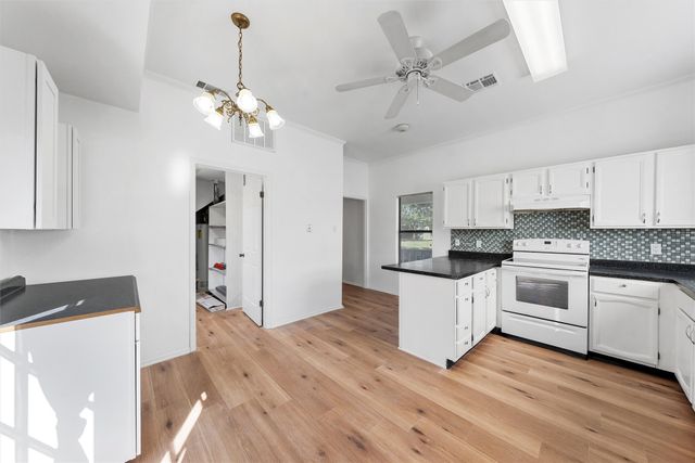 1300 Chapel Downs Road, Waco, TX 76712