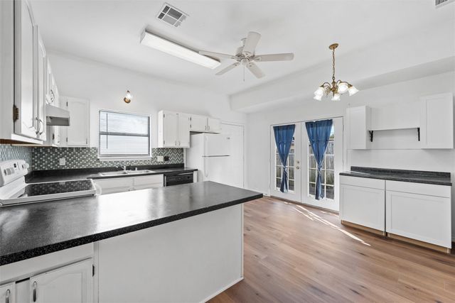 1300 Chapel Downs Road, Waco, TX 76712