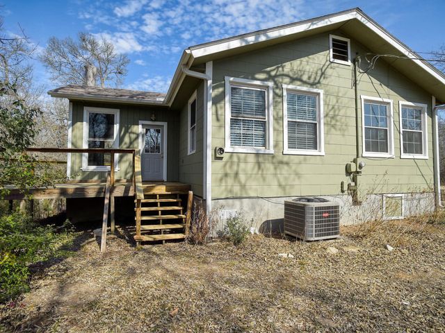 156 Clover RD, Cedar Creek, TX 78612
