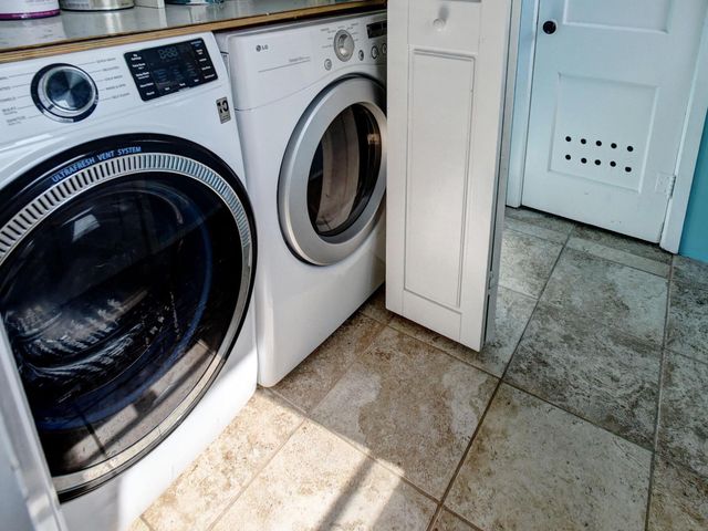 156 Clover RD, Cedar Creek, TX 78612