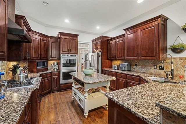 2122 Hollowbrooke Way NW, Acworth, GA 30101