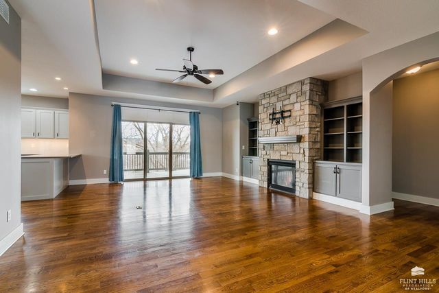 416 Firethorn Ct, Manhattan, KS 66503